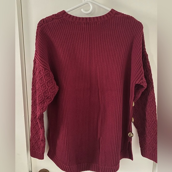 Maroon sweater with decorative buttons - Picture 3 of 4